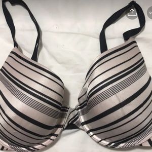 VICTORIA SECRET BRA 32D